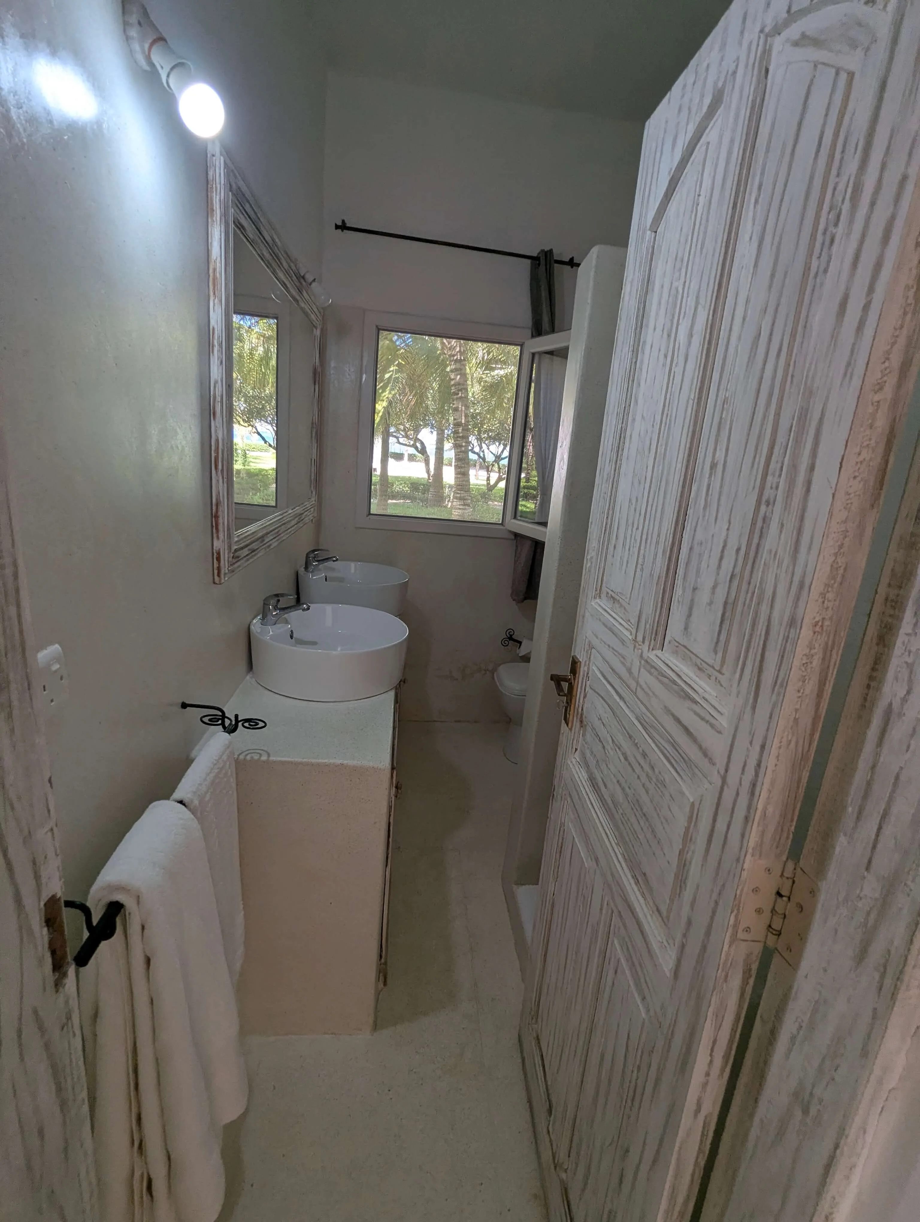 Casa Nyekundu bathroom 2